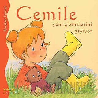 Cemile Yeni Çizmelerini Giyiyor