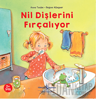 Nil Dişlerini Fırçalıyor